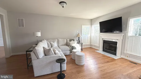 $4,200 | 19913 Naples Lakes Terrace, Ashburn, VA 20147