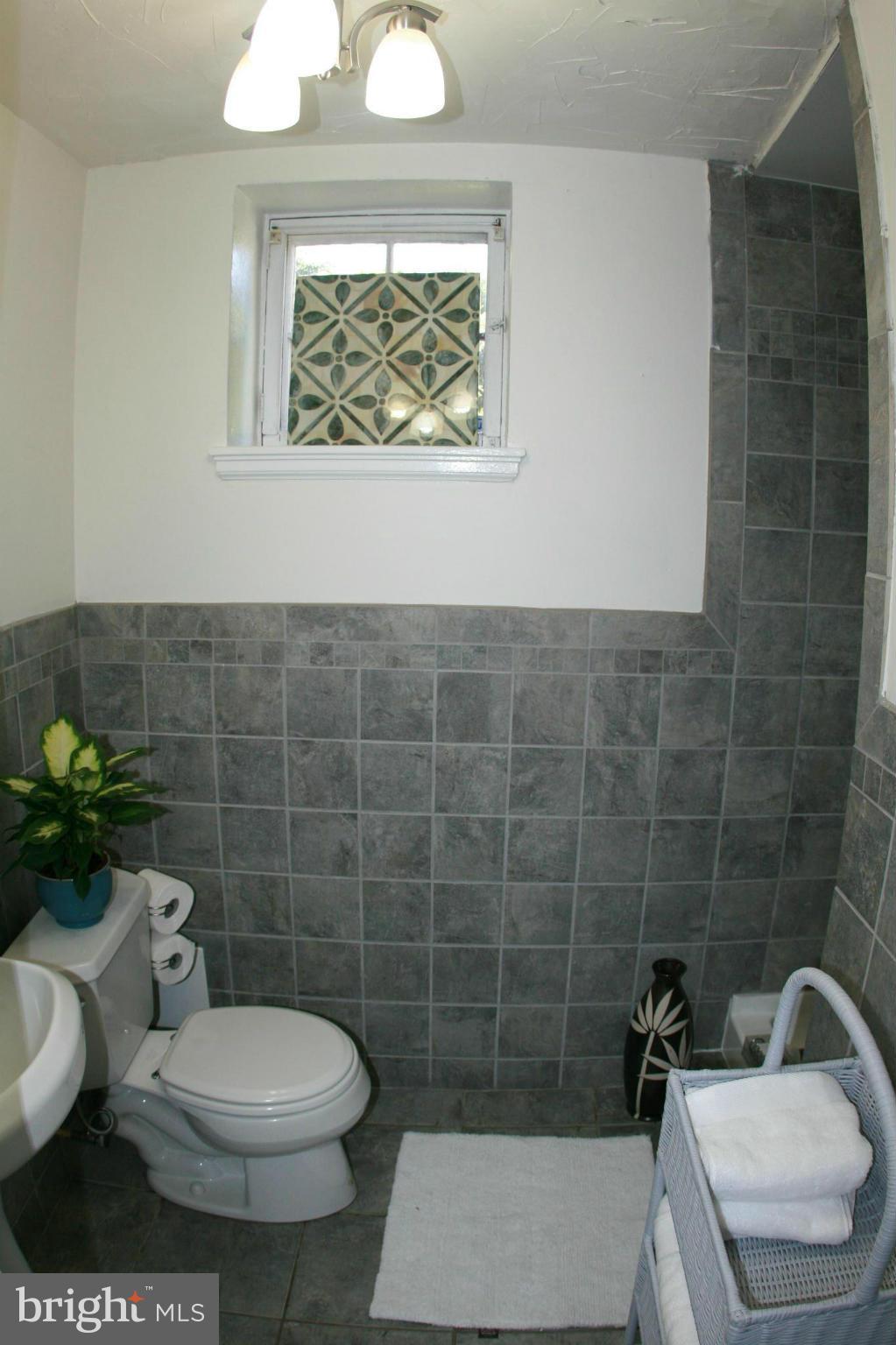 429 Academy Road Catonsville, MD 21228 - Photo 23 of 26 a bathroom with a toilet a sink and a shower