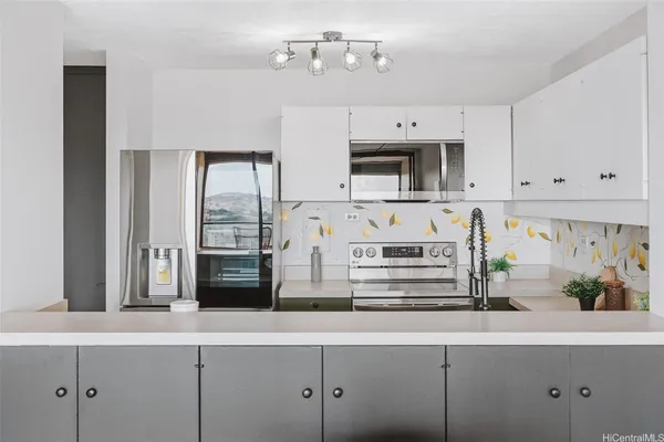 $2,980 | 1717 Mott Smith Drive, Unit 2403, Honolulu, HI 96822