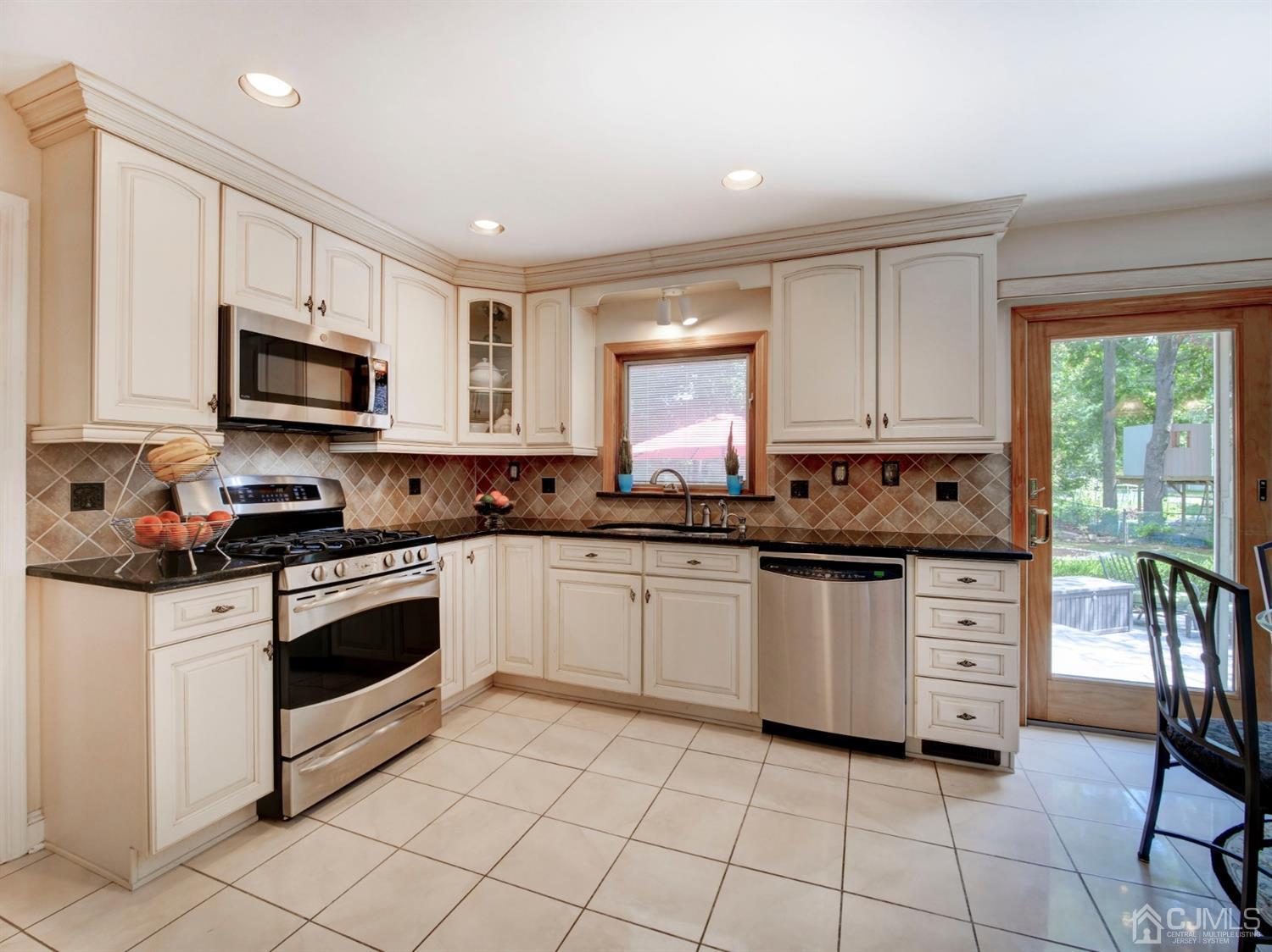 290 Dunhams Corner Road East Brunswick, NJ 08816 - Photo 12 of 28 Gallery Image 12