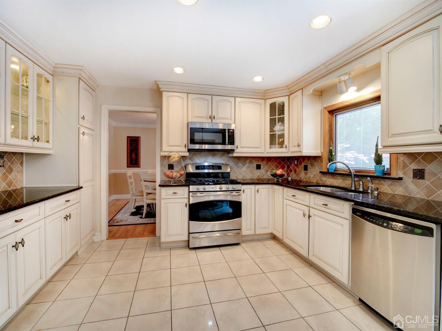 290 Dunhams Corner Road East Brunswick, NJ 08816 - Photo 15 of 28 Gallery Image 15