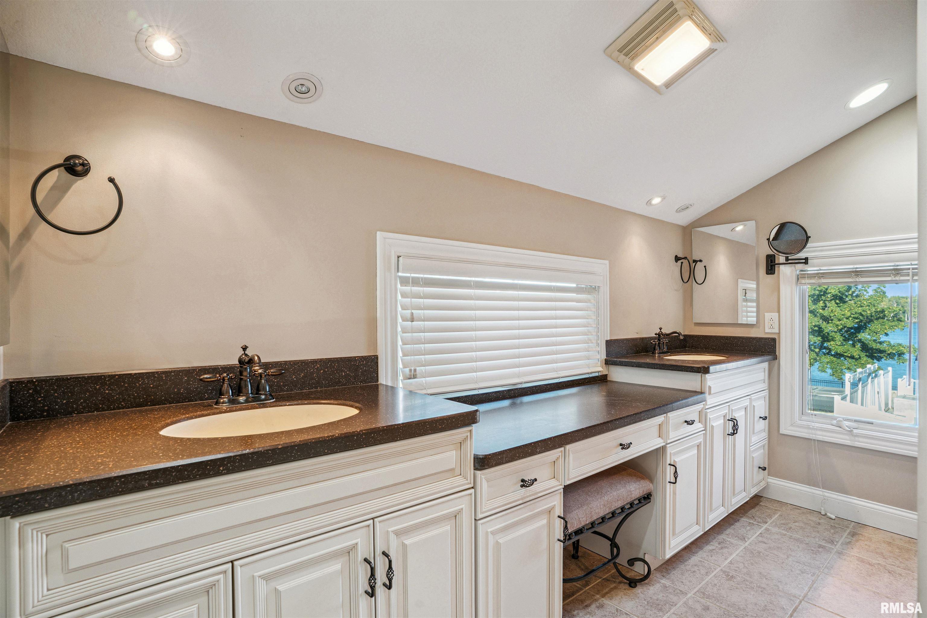 21604 River Road North Cordova, IL 61242 - Photo 23 of 39