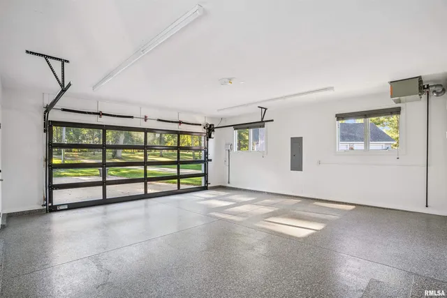 $540,000 | 21604 River Road North, Cordova, IL 61242