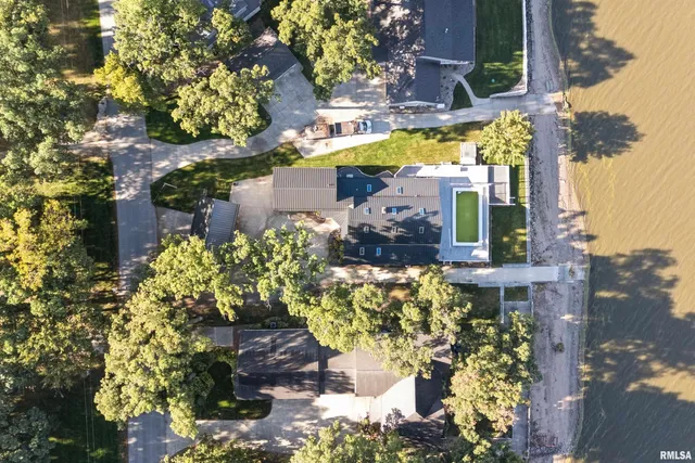 $540,000 | 21604 River Road North, Cordova, IL 61242