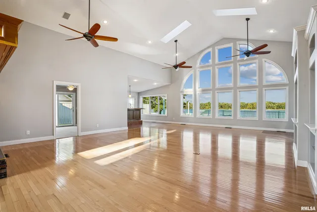 $540,000 | 21604 River Road North, Cordova, IL 61242