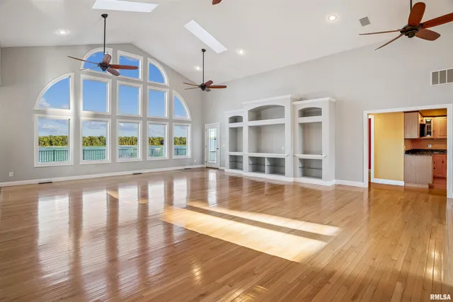 $540,000 | 21604 River Road North, Cordova, IL 61242