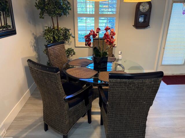 1015 Cornwall East, Unit 1015 Boca Raton, FL 33434 - Photo 4 of 20 Dining Area