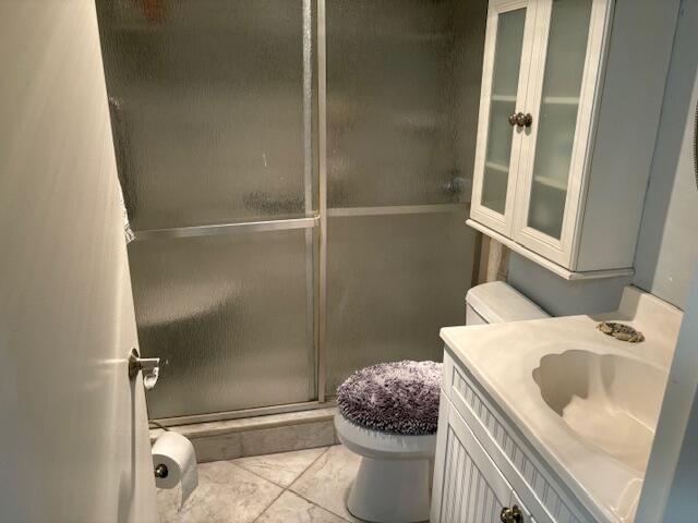 1015 Cornwall East, Unit 1015 Boca Raton, FL 33434 - Photo 9 of 20 Full Bathroom w/stall shower