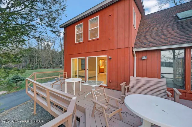 $1,100,000 | 86 Longfellow Circle, Albrightsville, PA 18210