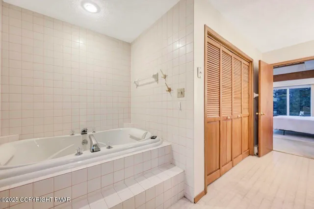 $1,100,000 | 86 Longfellow Circle, Albrightsville, PA 18210