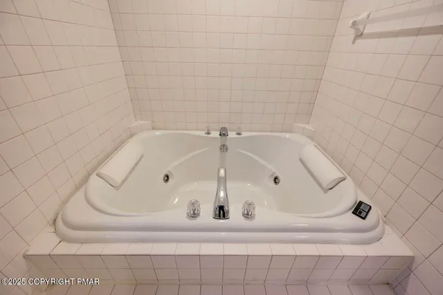 $1,100,000 | 86 Longfellow Circle, Albrightsville, PA 18210