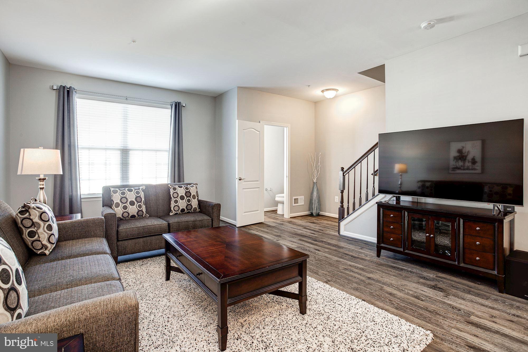914 Sandy Run Road Baltimore, MD 21220 - Photo 7 of 34 Living Room