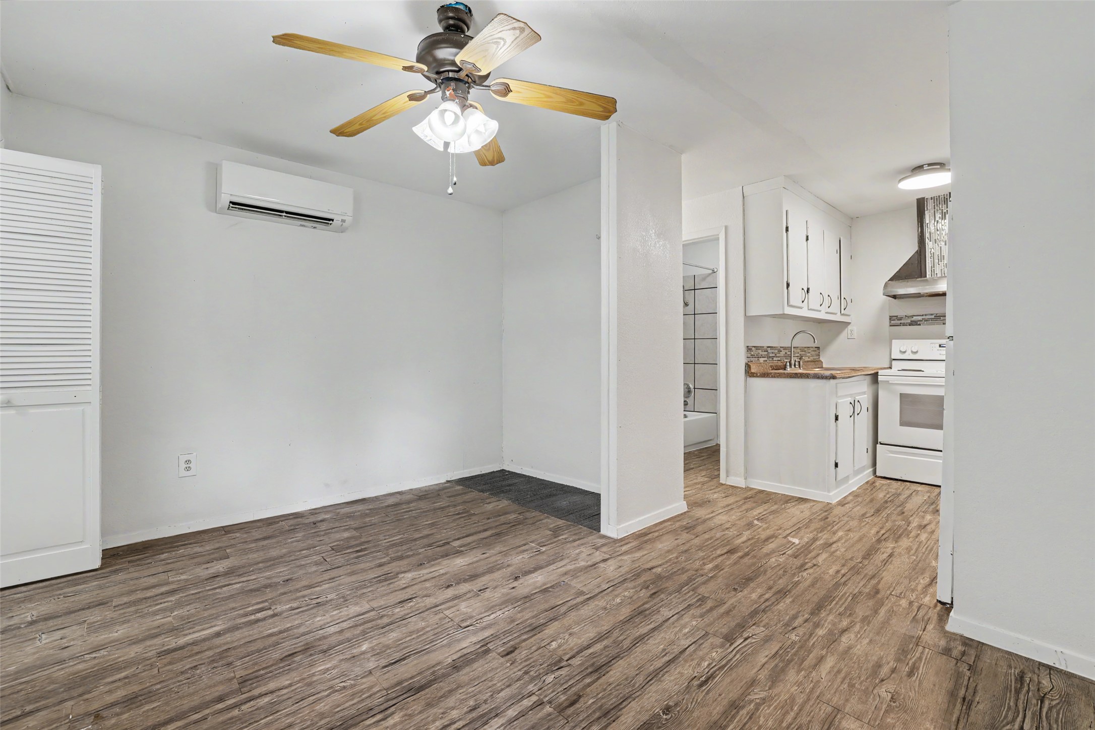 6307 Chesterfield Avenue Austin, TX 78752 - Photo 15 of 20 a view of a kitchen with wooden floor and a ceiling fan