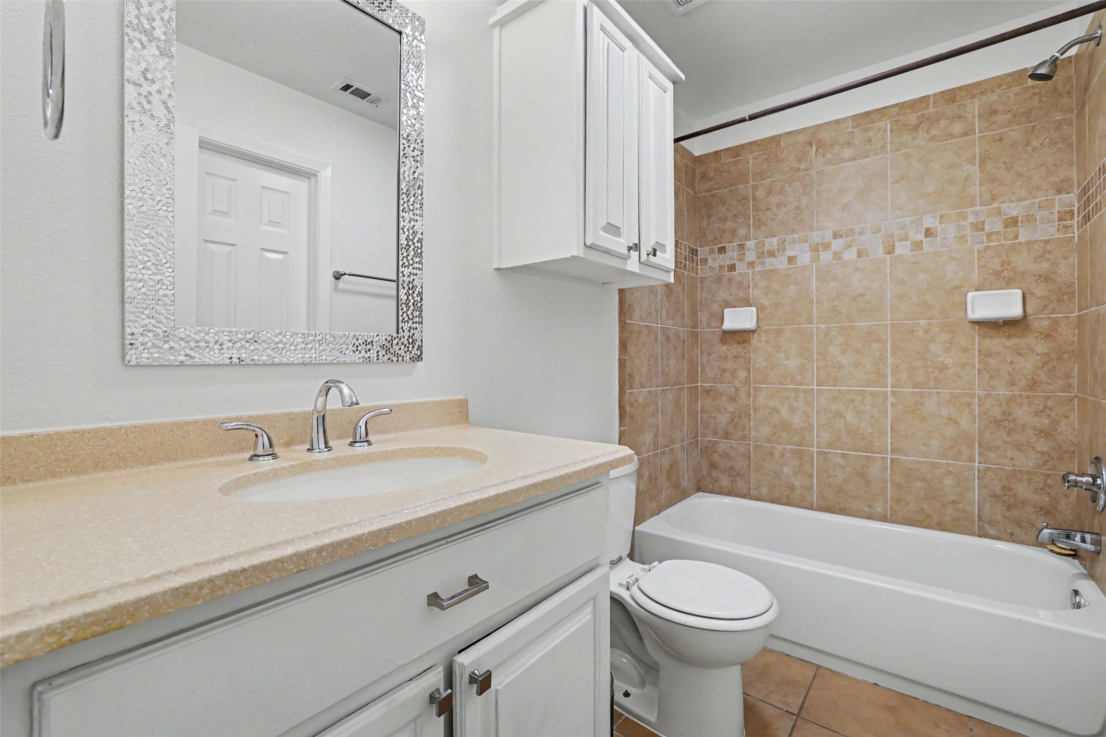 6307 Chesterfield Avenue Austin, TX 78752 - Photo 7 of 20 a bathroom with a sink a toilet and a bathtub