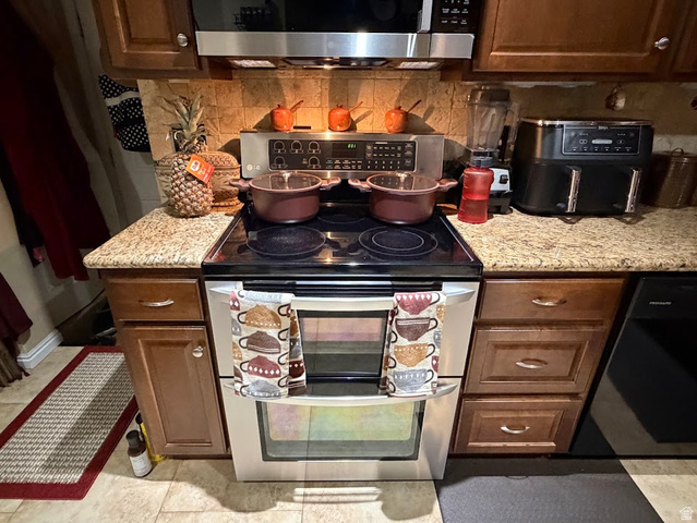 737 Wasatch Street Midvale, UT 84047 - Photo 5 of 29 Stainless steel electric range with an overhead microwave