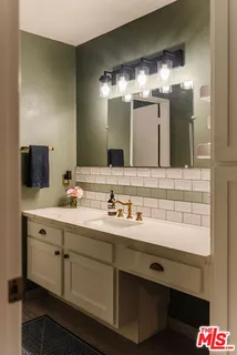$599,000 | 1230 North Sweetzer Avenue, Unit 204, West Hollywood, CA 90069