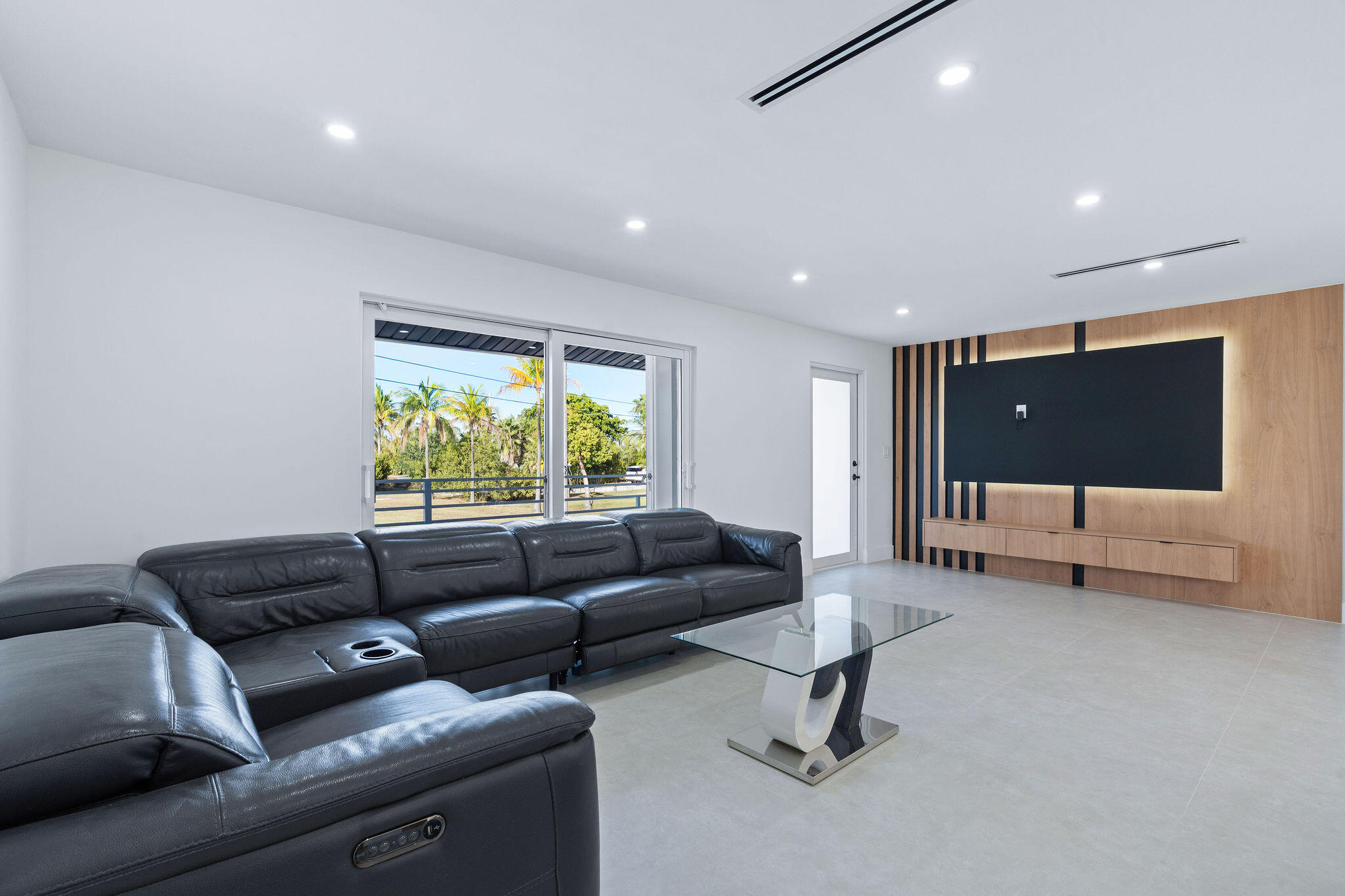 30368 Killdeer Lane Big Pine Key, FL 33043 - Photo 18 of 59 a living room with furniture and a window