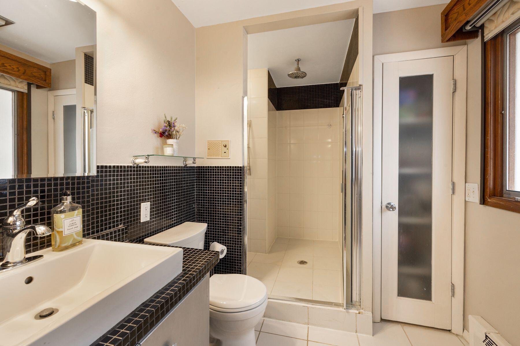 6644 Columbus Drive Middleton, WI 53562 - Photo 12 of 36 Primary Ensuite