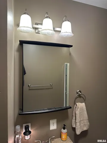 $198,500 | 814 Hyde Park Road, Royalton, IL 62983