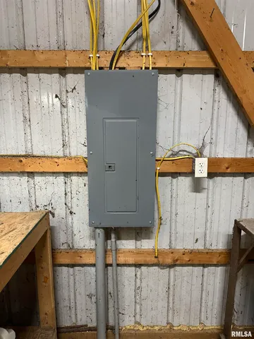 $198,500 | 814 Hyde Park Road, Royalton, IL 62983