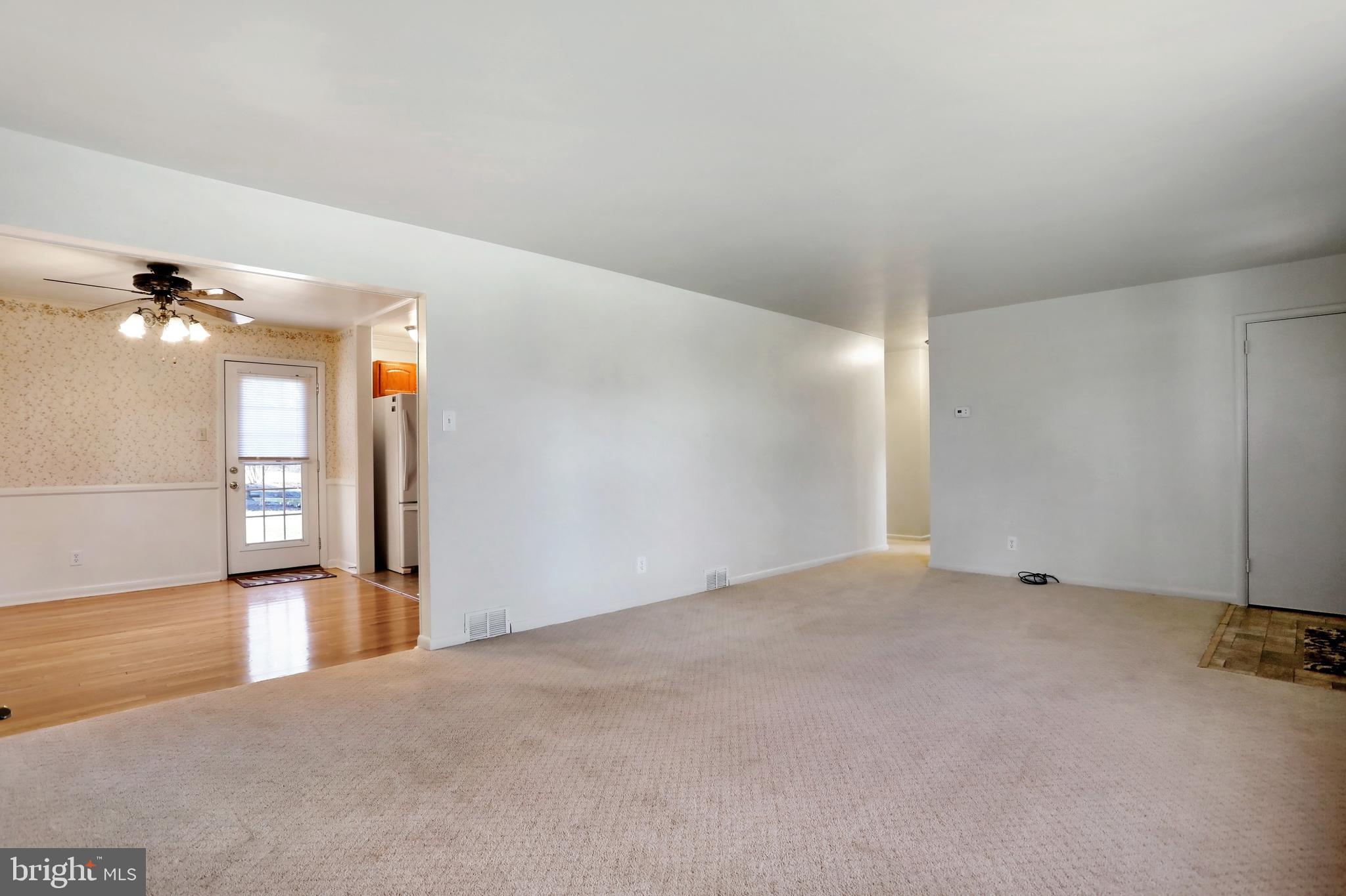 16821 Hampton Road Williamsport, MD 21795 - Photo 22 of 52 Living room looking into dining and back hallway