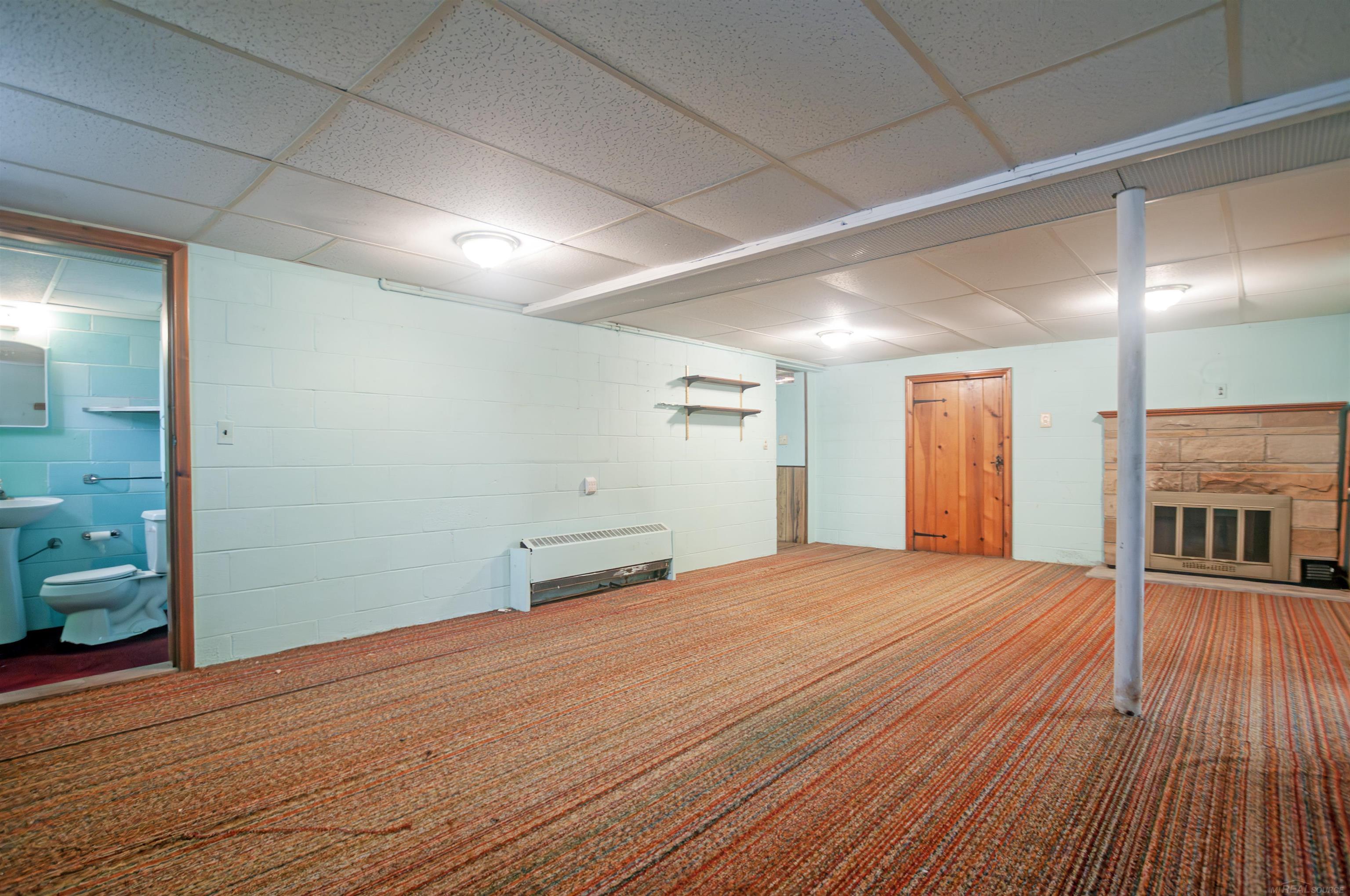 2039 Hampton Road Grosse Pointe, MI 48236 - Photo 18 of 31 50161077-7485a48b-e6aa-4f6e-b08c-4e6e99581c40.JPG