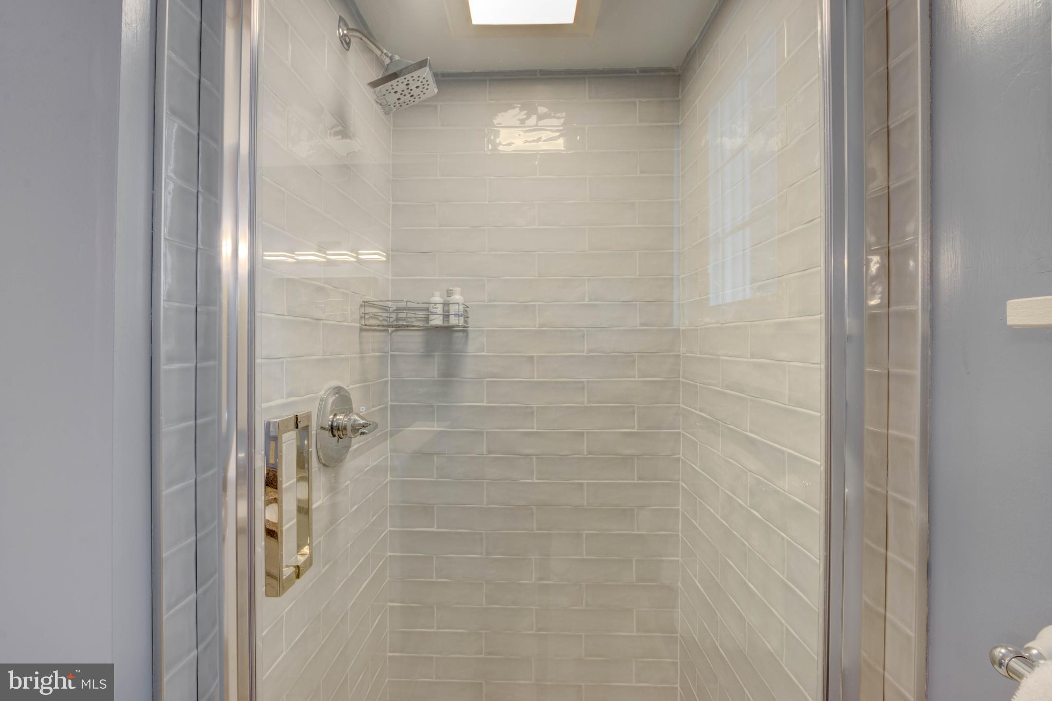 205 Aigburth Road Towson, MD 21286 - Photo 42 of 64 2nd fl Hall bath