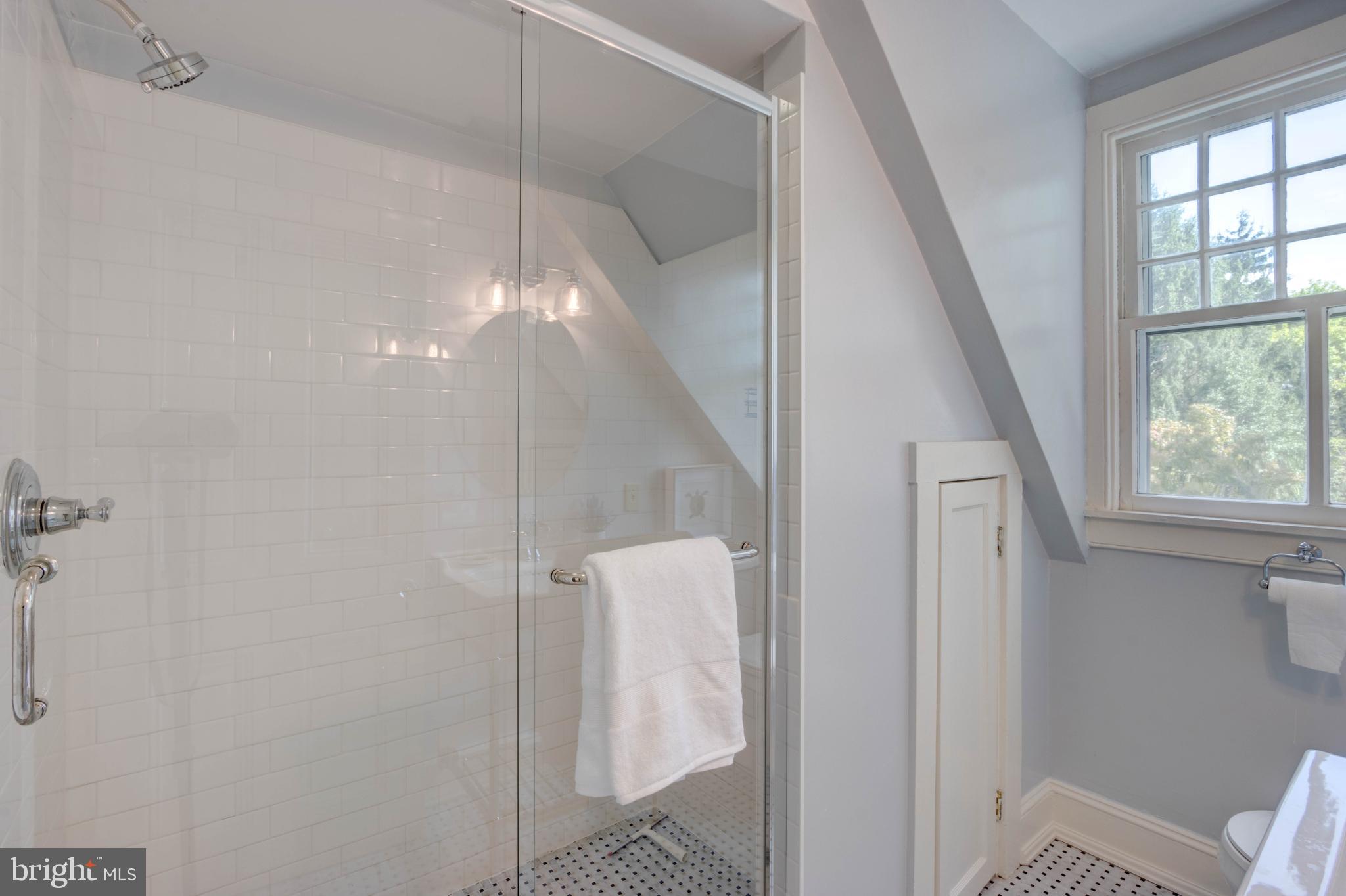 205 Aigburth Road Towson, MD 21286 - Photo 49 of 64 3rd Fl Hall bath