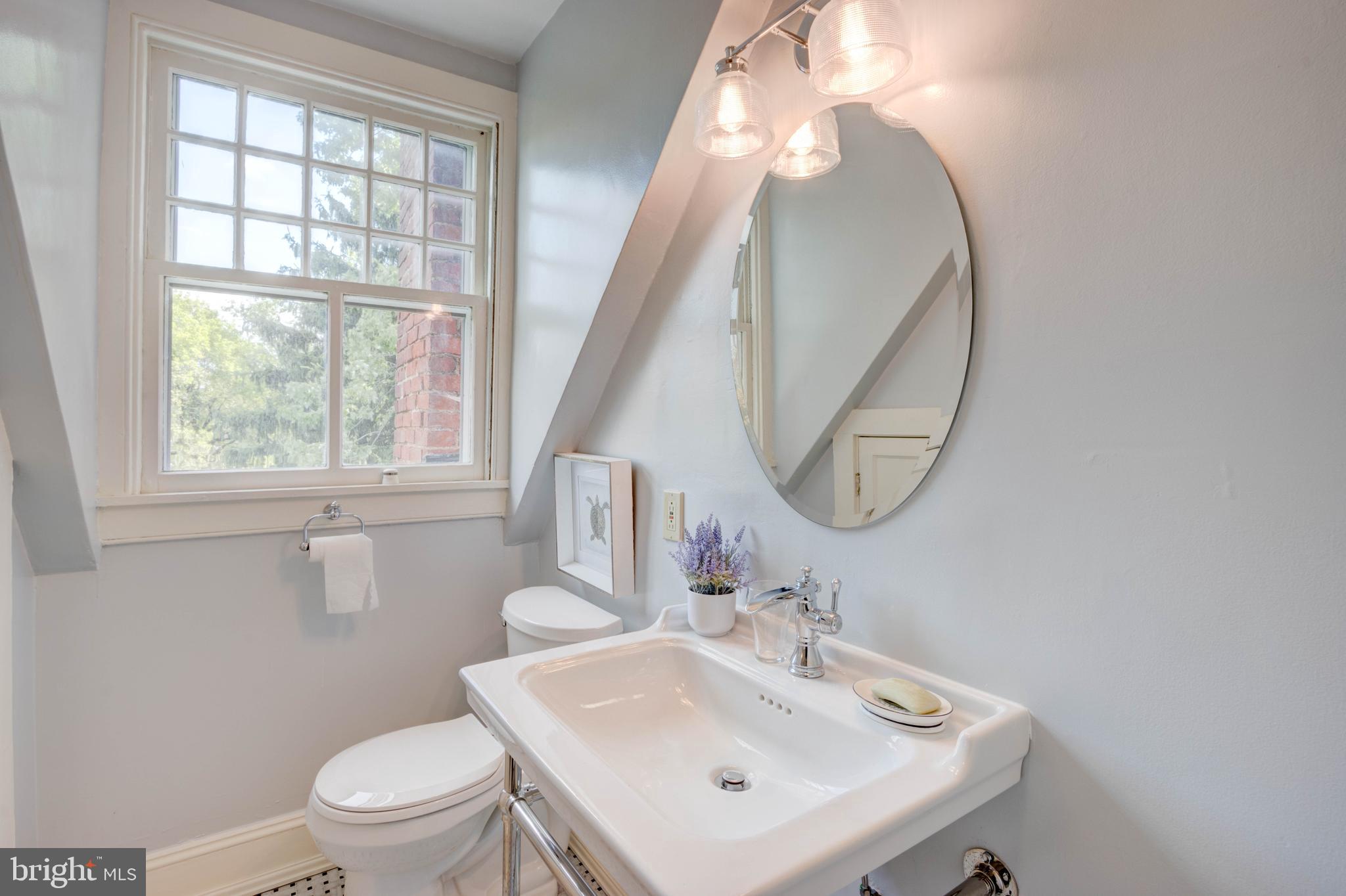 205 Aigburth Road Towson, MD 21286 - Photo 50 of 64 3rd Fl Hall bath