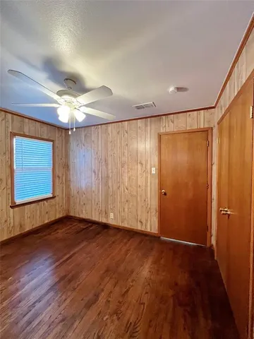 $1,425 | 1319 North Clay Street, Ennis, TX 75119