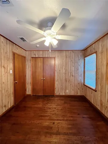 $1,425 | 1319 North Clay Street, Ennis, TX 75119