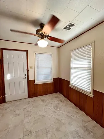 $1,425 | 1319 North Clay Street, Ennis, TX 75119