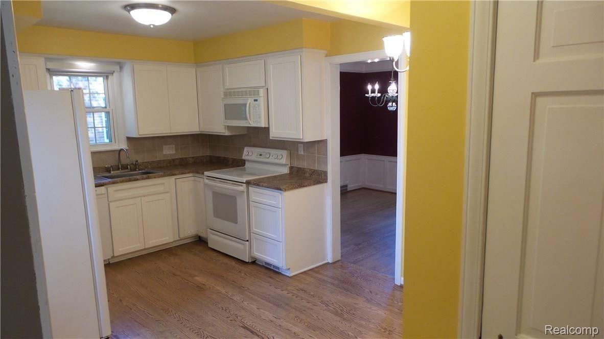 879 Hampton Road Grosse Pointe, MI 48236 - Photo 7 of 44 20160808_120631.jpg