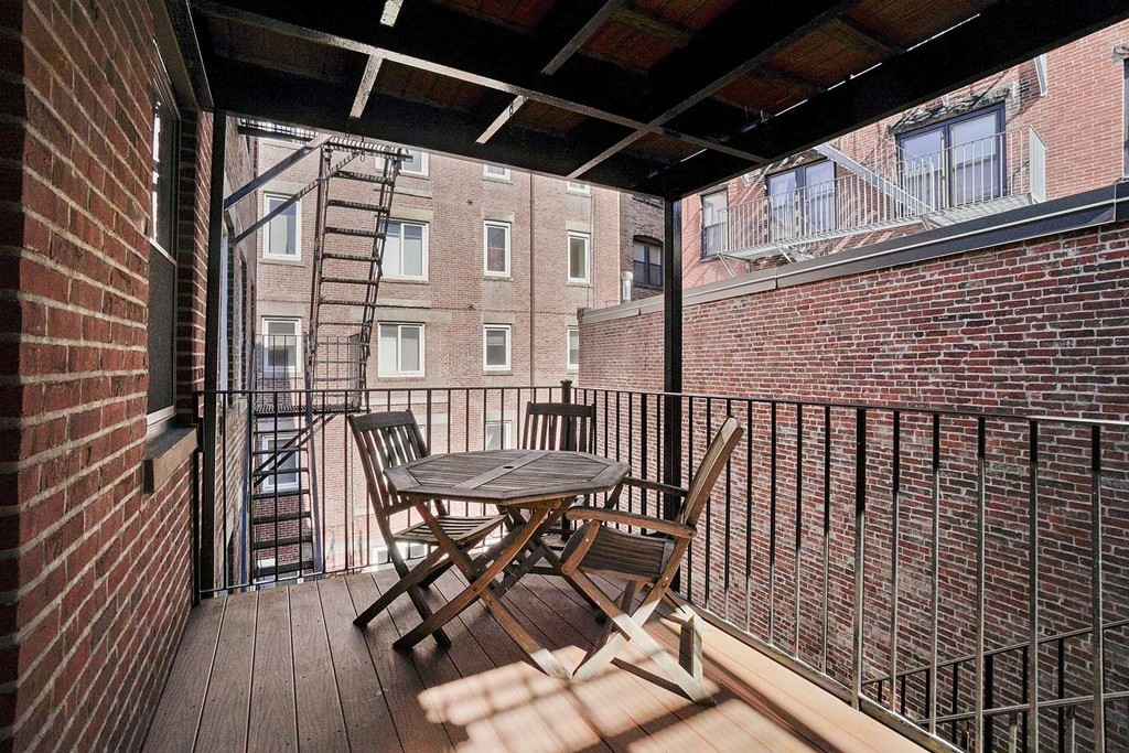 11 Wiget Street, Unit 4 Boston, MA 02113 - Photo 11 of 26