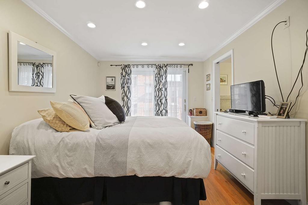 11 Wiget Street, Unit 4 Boston, MA 02113 - Photo 12 of 26