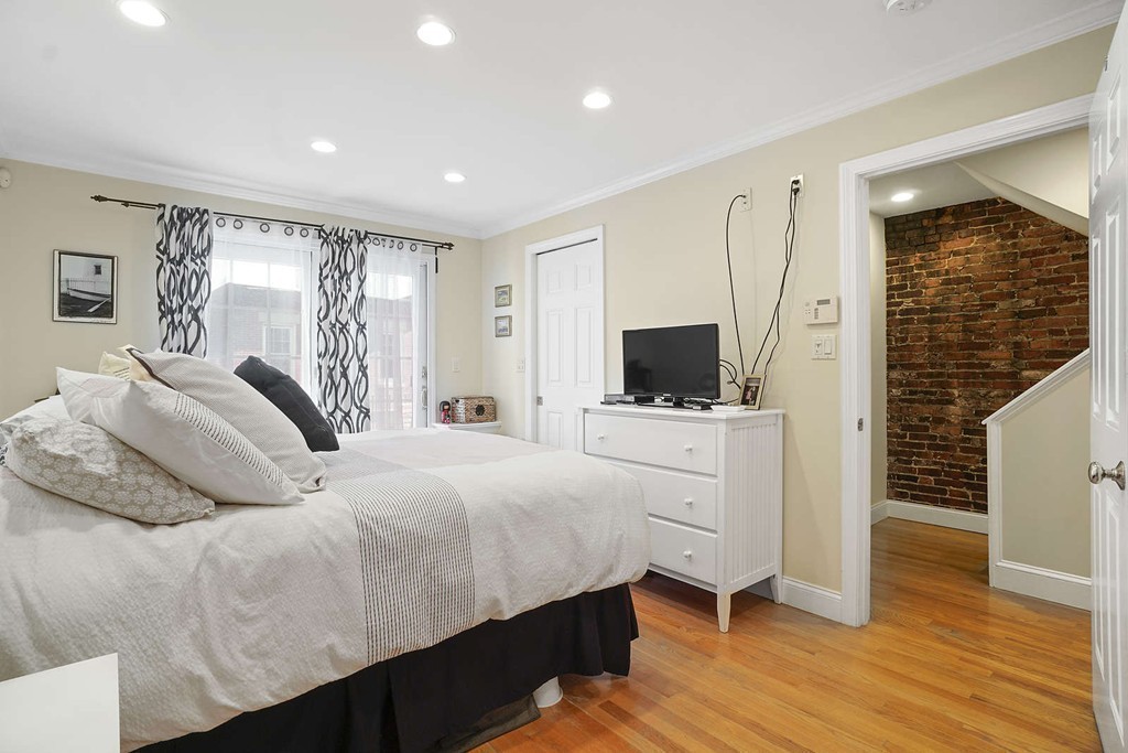 11 Wiget Street, Unit 4 Boston, MA 02113 - Photo 14 of 26