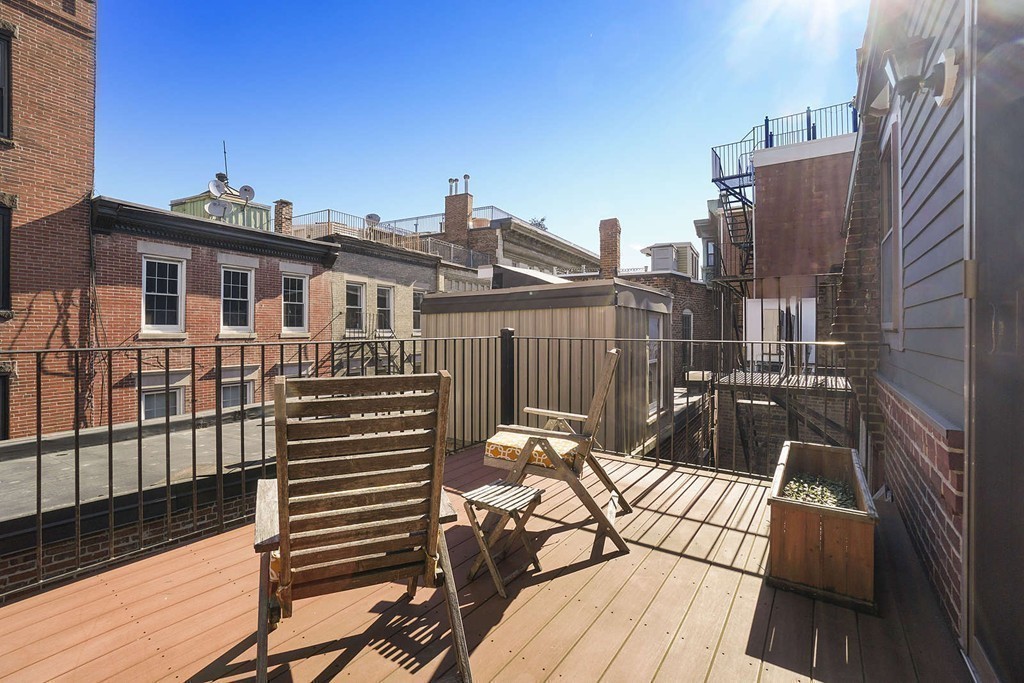 11 Wiget Street, Unit 4 Boston, MA 02113 - Photo 15 of 26