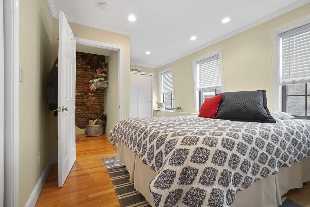 11 Wiget Street, Unit 4 Boston, MA 02113 - Photo 19 of 26