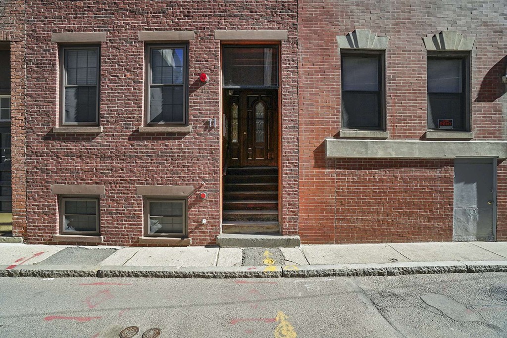 11 Wiget Street, Unit 4 Boston, MA 02113 - Photo 25 of 26