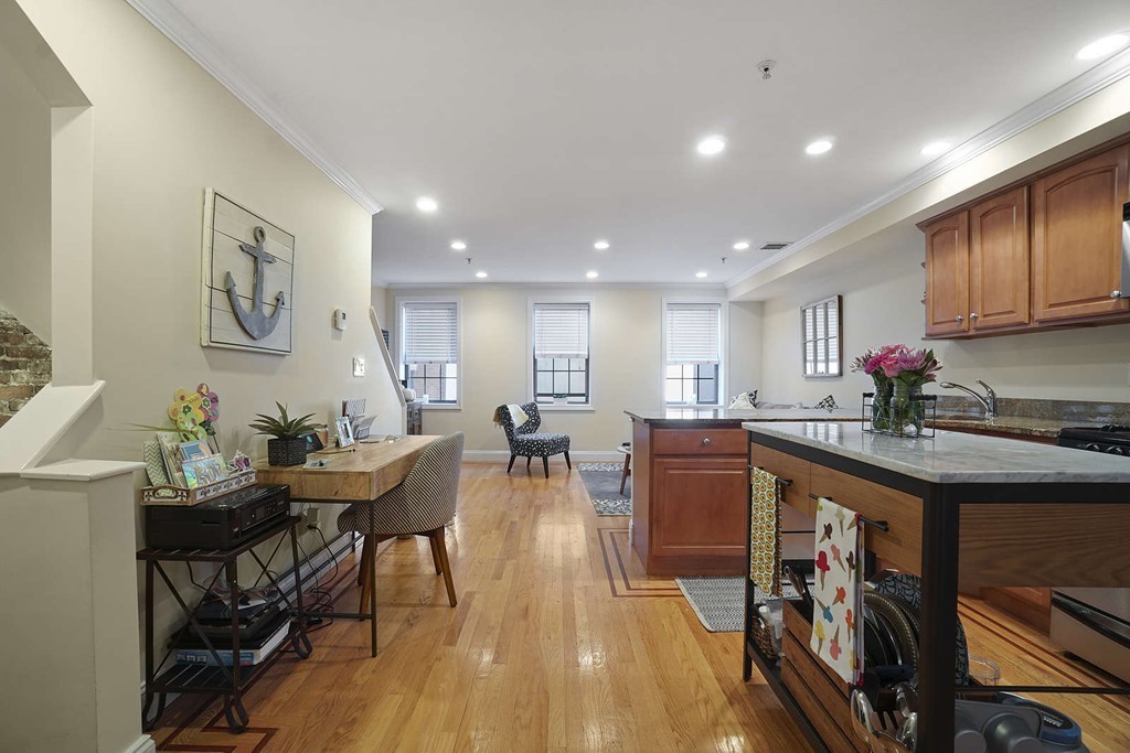 11 Wiget Street, Unit 4 Boston, MA 02113 - Photo 5 of 26