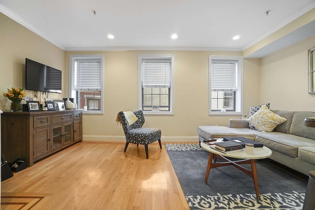 11 Wiget Street, Unit 4 Boston, MA 02113 - Photo 7 of 26