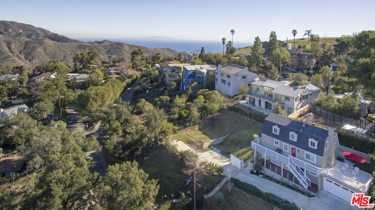 26258 Fairside Road Malibu, CA 90265 - Photo 1 of 46 a view of a city