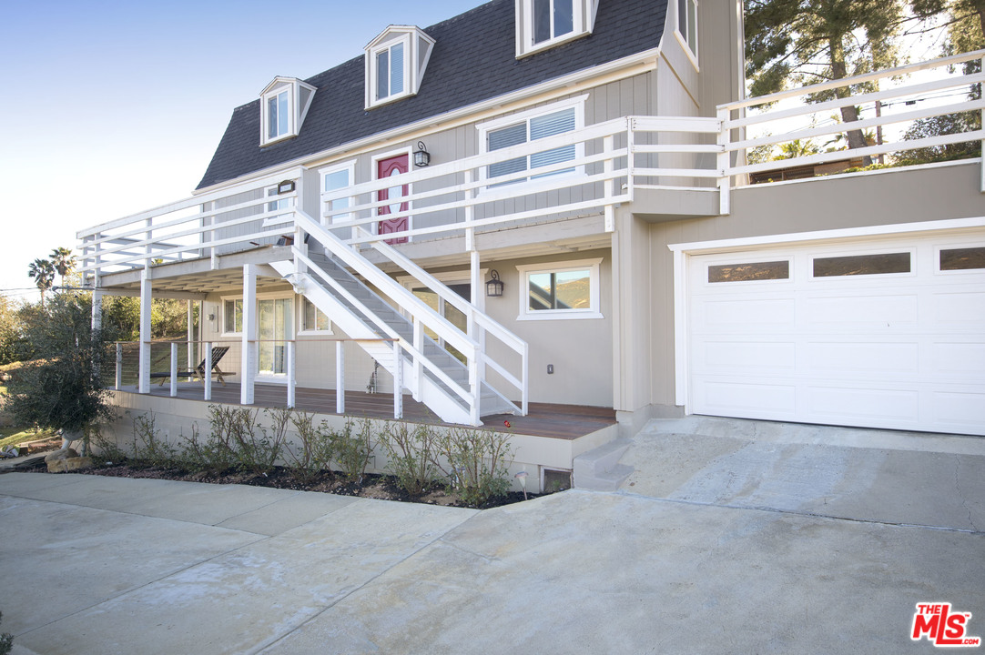 26258 Fairside Road Malibu, CA 90265 - Photo 5 of 46 a front view of a building