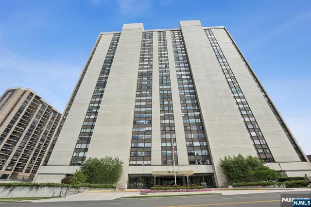 $899,000 | 1500 Palisade Avenue, Unit 6C, Fort Lee, NJ 07024