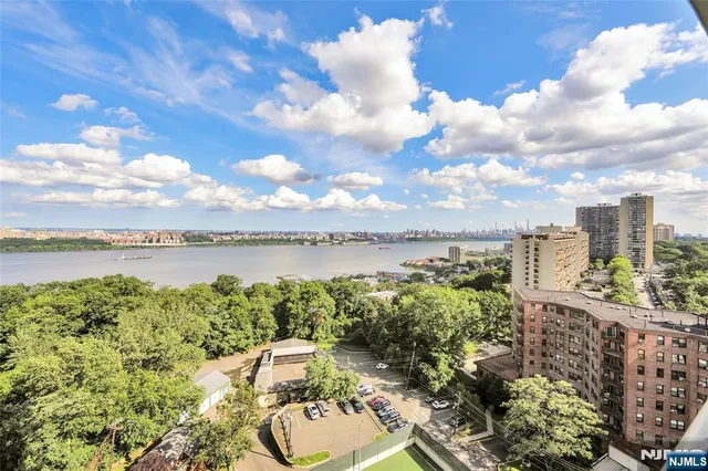 $899,000 | 1500 Palisade Avenue, Unit 6C, Fort Lee, NJ 07024