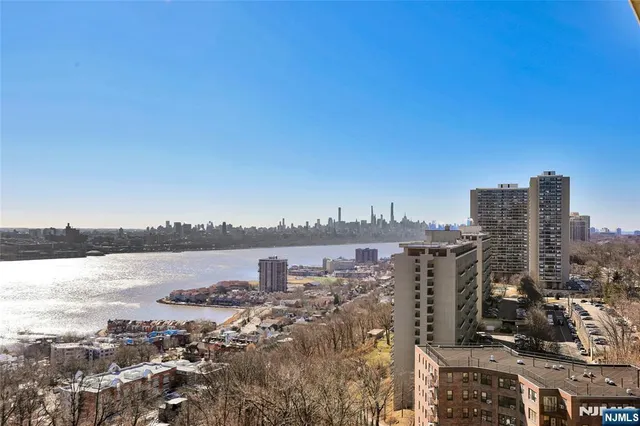 $899,000 | 1500 Palisade Avenue, Unit 6C, Fort Lee, NJ 07024