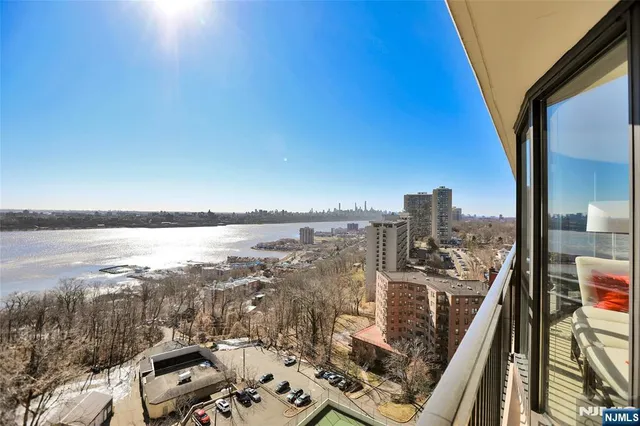 $899,000 | 1500 Palisade Avenue, Unit 6C, Fort Lee, NJ 07024