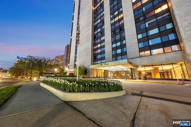 $899,000 | 1500 Palisade Avenue, Unit 6C, Fort Lee, NJ 07024