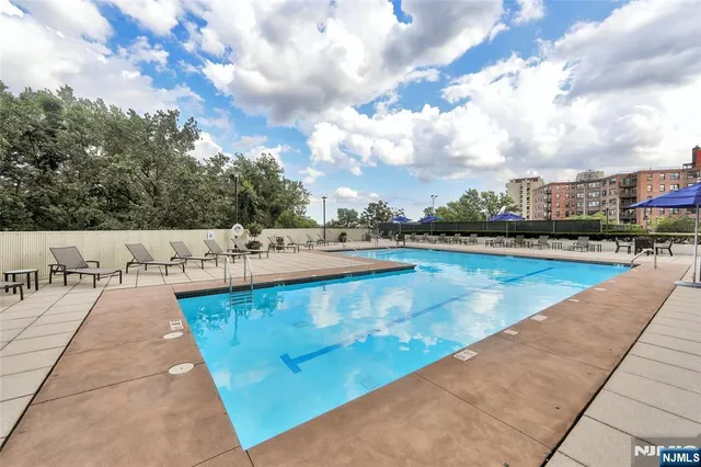 $899,000 | 1500 Palisade Avenue, Unit 6C, Fort Lee, NJ 07024