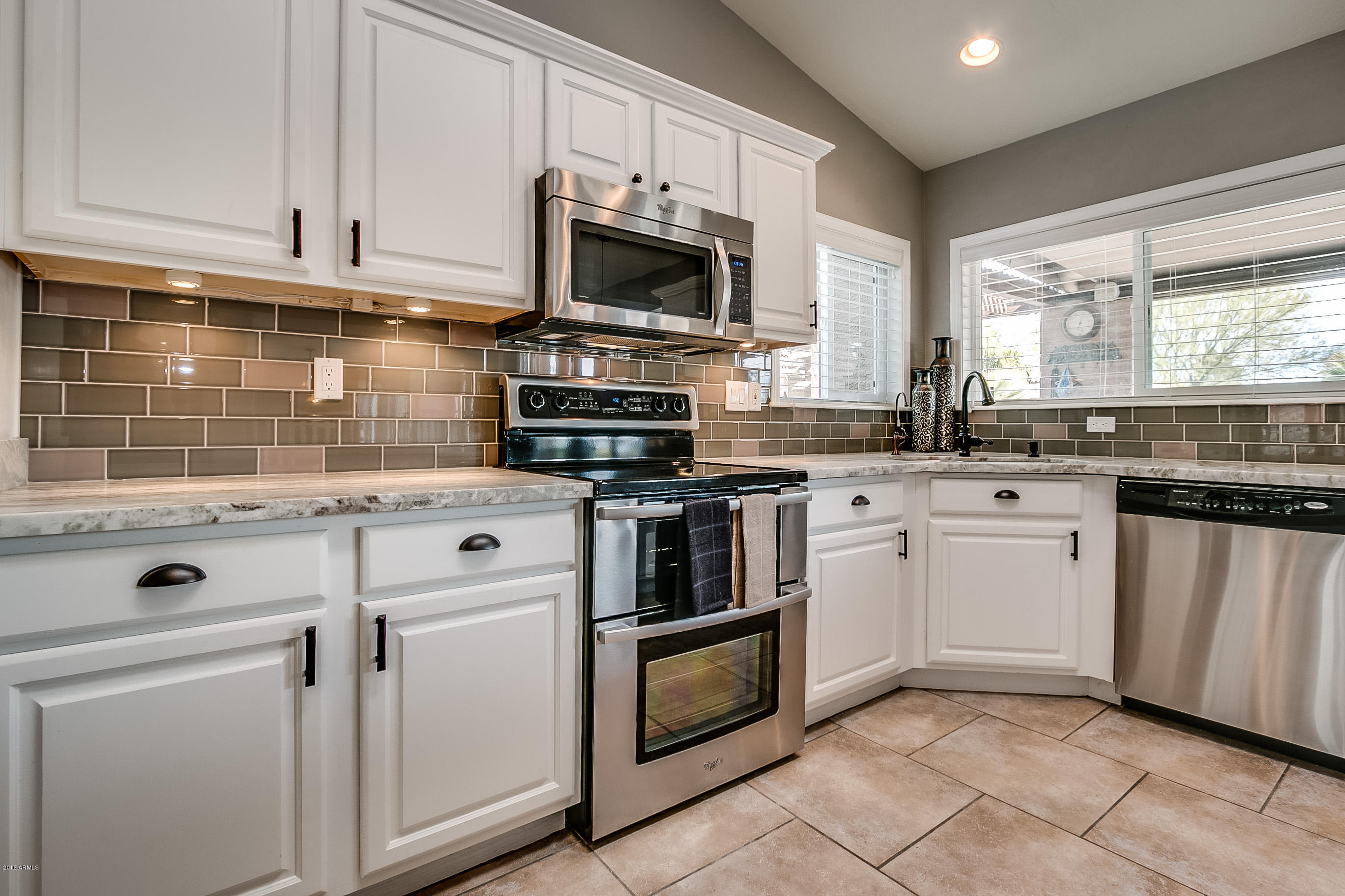 1075 North Poinciana Road Gilbert, AZ 85234 - Photo 6 of 29 Kitchen Up Close